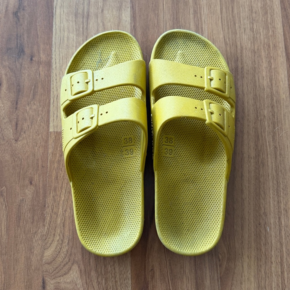 ❤️ Freedom Moses Yellow Sandals Size 8.5 / 38-39